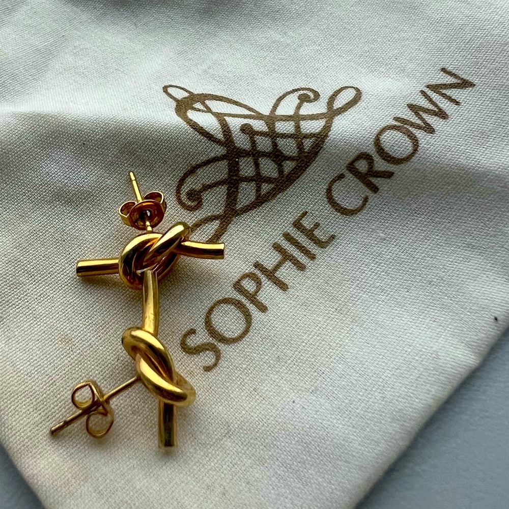 Gold knot earrings